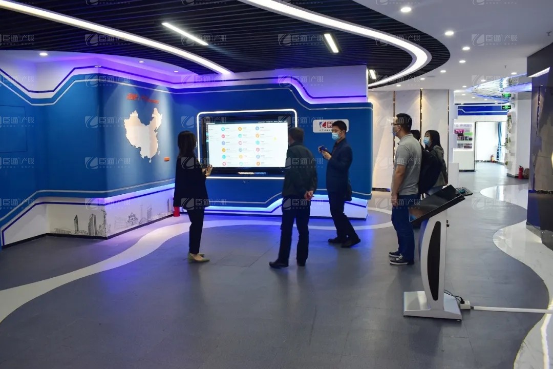 宏光實業(yè)集團領(lǐng)導到訪臣通 宏光實業(yè)集團領(lǐng)導到訪臣通