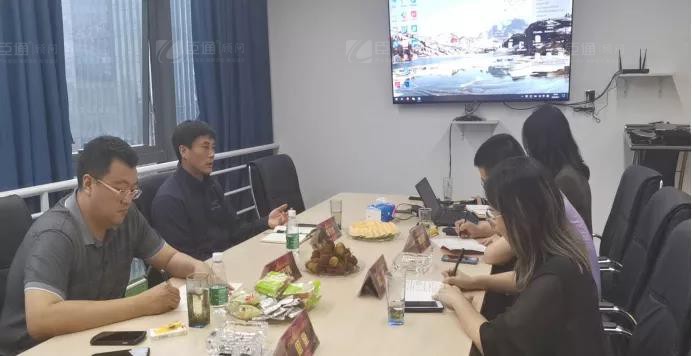 大慶市龍鳳區(qū)區(qū)長李偉峰一行到訪臣通 大慶市龍鳳區(qū)區(qū)長李偉峰一行到訪臣通